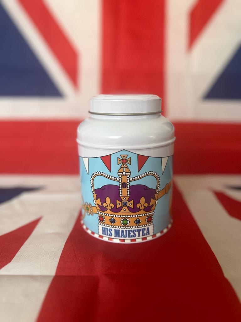 full image of the Majestea caddy with a blurred image of a union jack flag